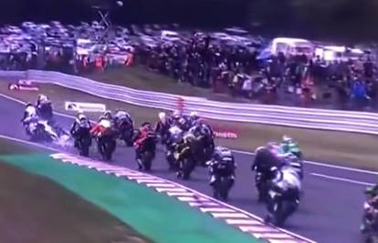 Strava na trkaćoj stazi! Dvojica poginula u sudaru čak 11 vozača