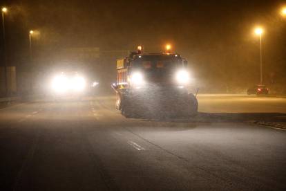 Zbog olujnog nevremena i snijega za sav promet zatvoren dio autoceste Rijeka-Zagreb