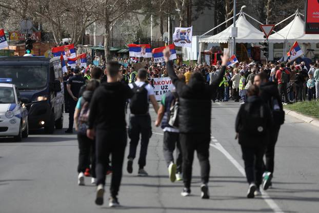Beograd: Studenti i građani koji su iz  Čukarice krenuli u centar  grada