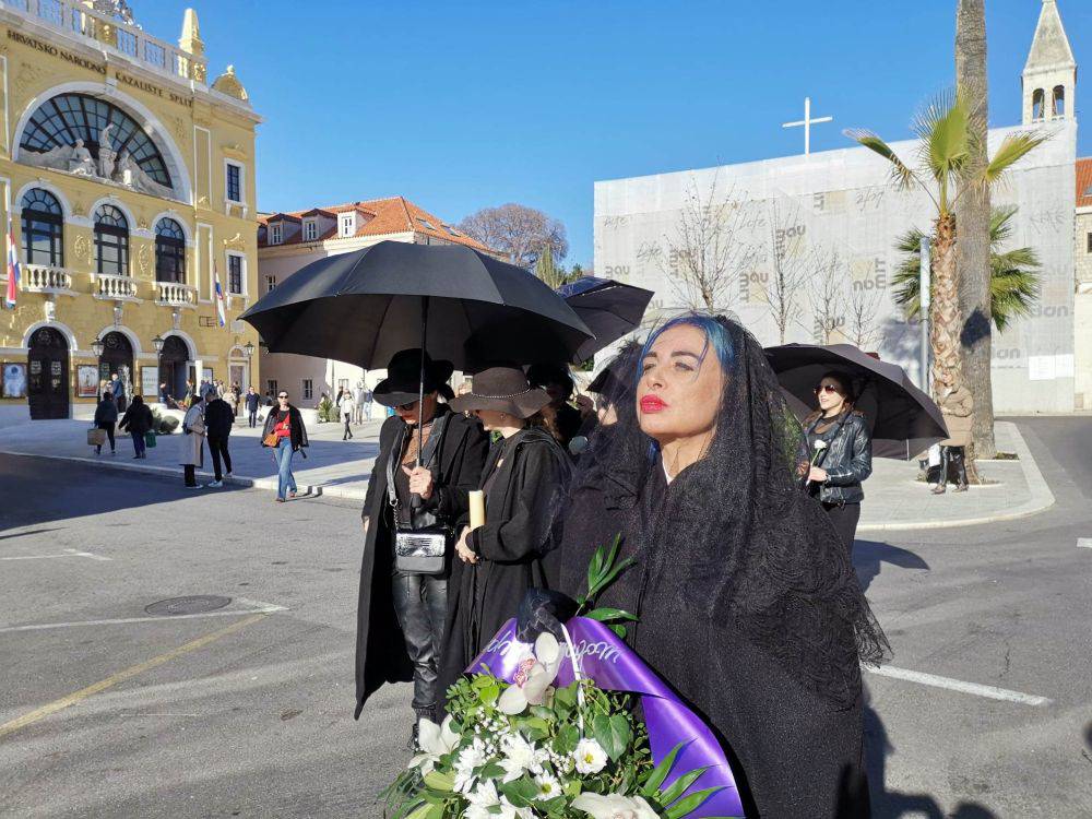 FOTO Vampirica Olja sahranila  'Skandal': 'Krećem iz početka, a moj put sada neće biti lagan...'