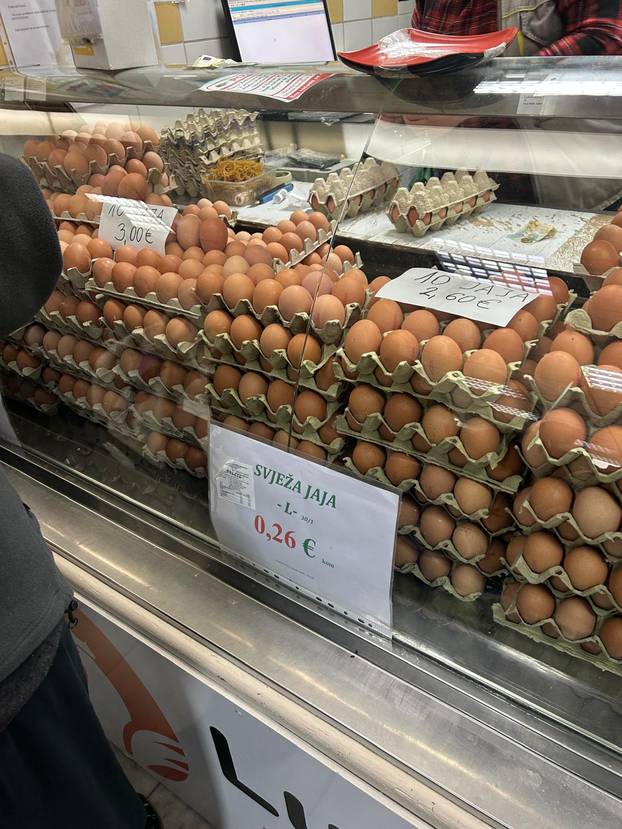 FOTO Građani šokirani! Za kilu janjetine 20 eura, rajčice po 7, a orada na Dolcu čak 28 eura