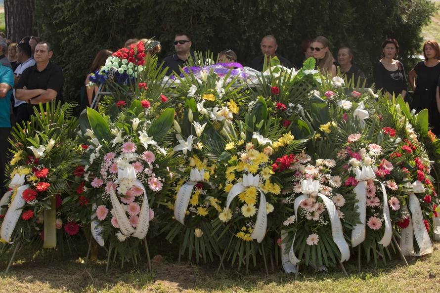 Na mjesnom groblju u Selcima ÄakovaÄkim pokopana ubijena radnica Centra za socijalnu skrb