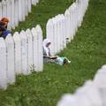 Stotine ljudi od ranog jutra pristižu u Srebrenicu kako bi odali počast žrtvama genocida
