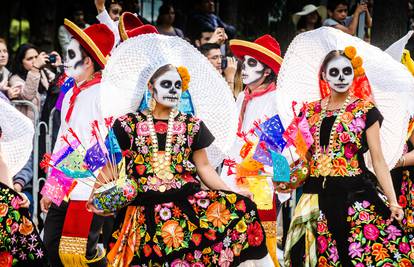 Da se mrtvi ne uvrijede tugom, u Meksiku ih slave zabavama