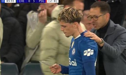 Trener mu je dao papiri&cacute;, a internet se sprda &scaron;to pi&scaron;e: 'Daj zabij sedam golova, molim te'