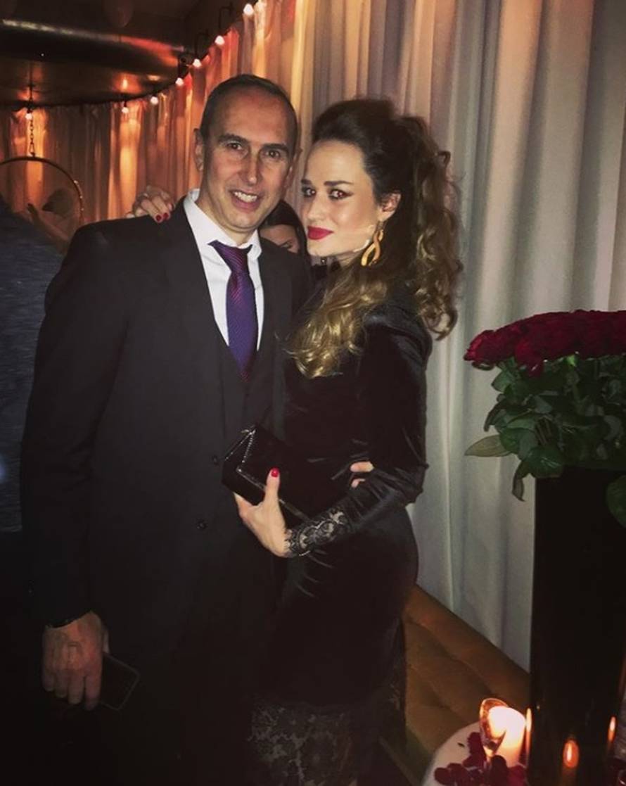 Maja šetala s kćeri u Šibeniku: Plijenila je  pažnju dekolteom...