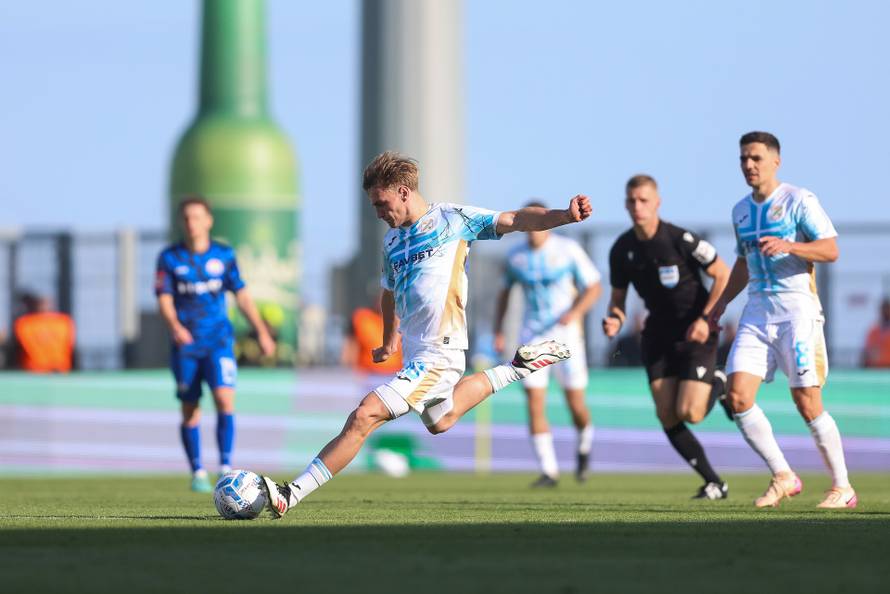 Rijeka: Toni Fruk zabija drugi gol za Rijeku u susretu sa Slaven Belupo
