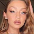 Gigi Hadid pokazala liniju prije trudnoće: Jedva prekrila grudi