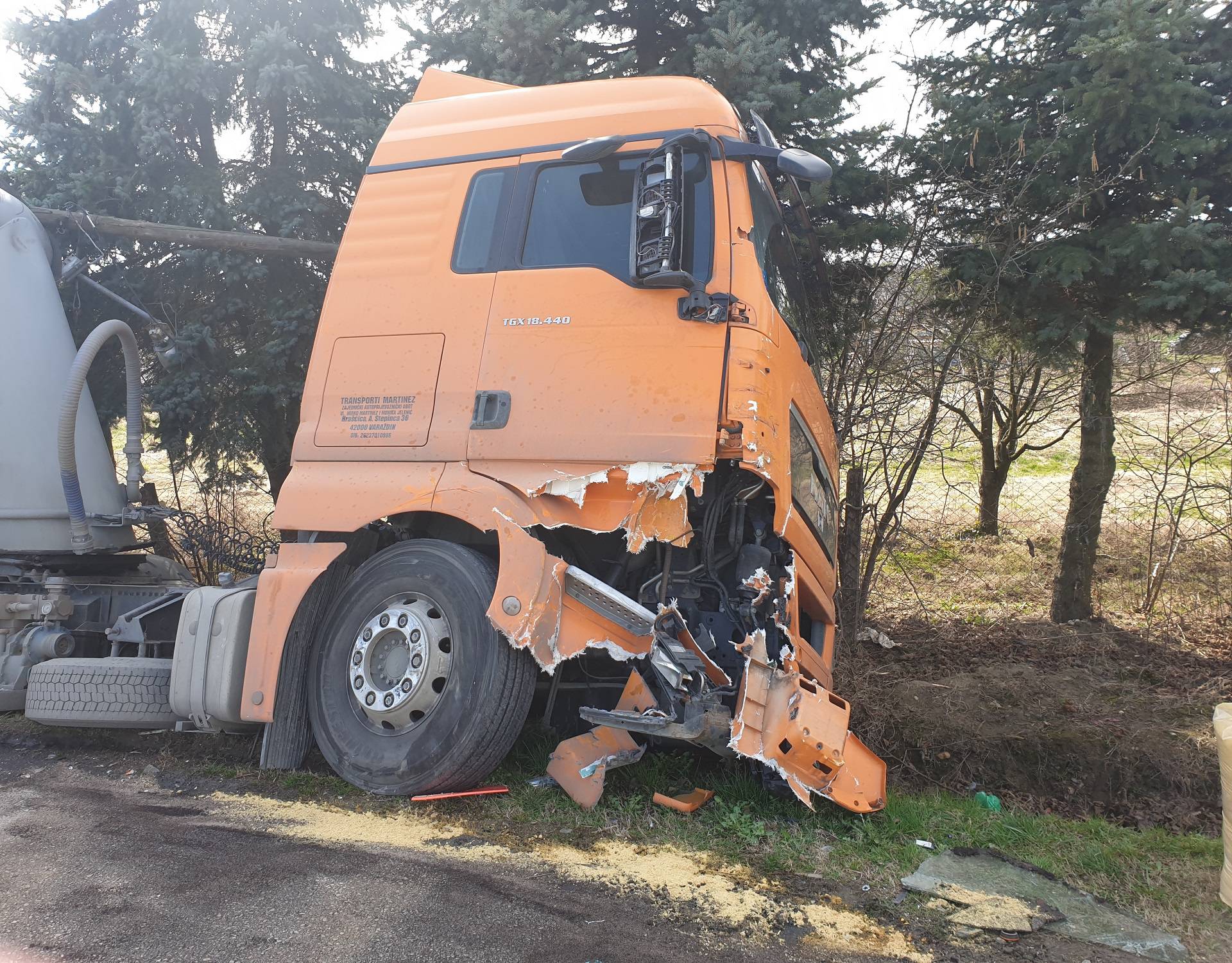 U naletu kamiona na traktor kod Koprivnice ozlijeđena žena