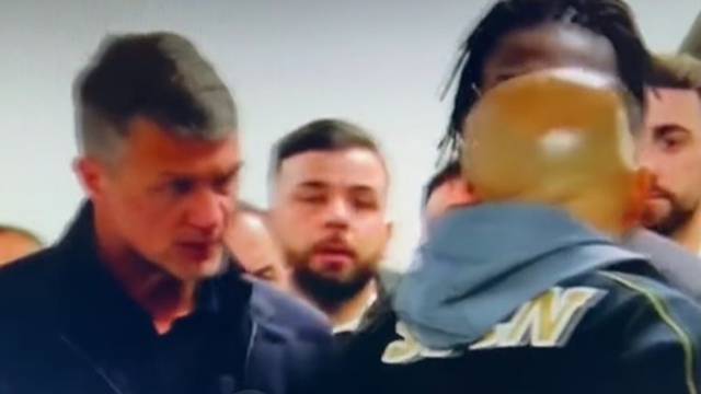 VIDEO Maldini na poluvremenu smirivao trenera Napolija: Koji k**** hoćeš, već ste uzeli ligu!?