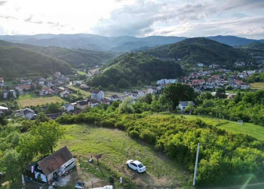 Građevinsko zemljište s idejnim projektom u srcu zelenog zagrebačkog predgrađa