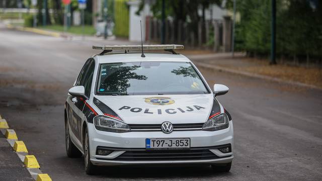 Sarajevo: Veliki broj policijskih službenika osigurava mjesto okupljanja sudionika Povorke ponosa