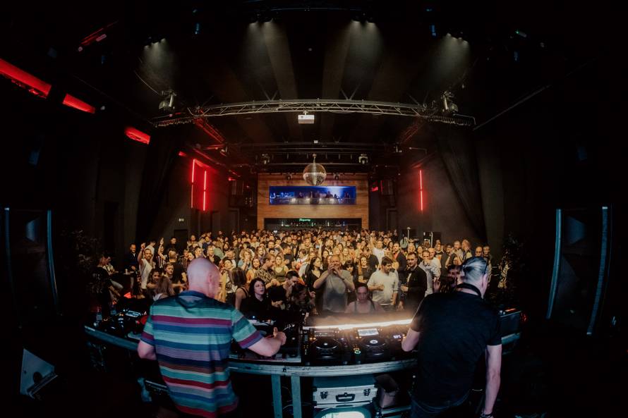 Kultni duo Dresden donosi ove subote euforičnu nepredvidivost u Peti Kupe