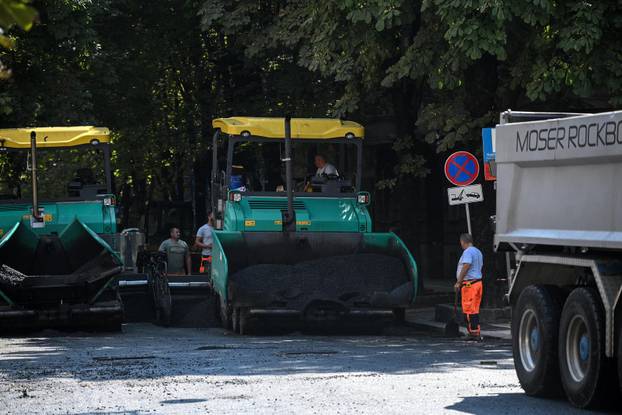 Zagreb: Obnova kolnika u Prilazu Gjure Deželića