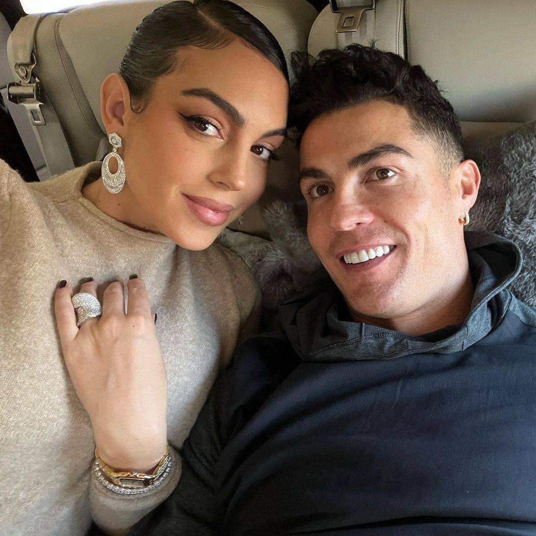 Ronaldo je Georginu upoznao u dućanu i zaljubio se. Trebali su dobiti blizance. Sin nije preživio
