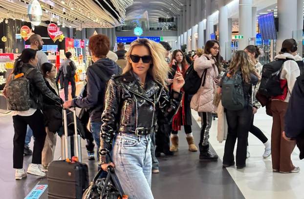 Dok su Beckhamovi ratovali, slavne dame su oslobodile grudi i pokazale svima bradavice