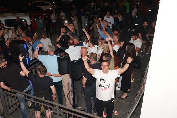 Sinj: Atmosfera u stožeru Mire Bulja nakon rezultata izbora