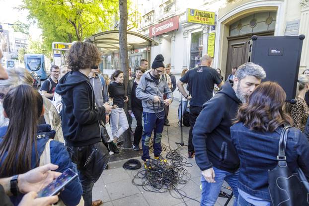 Zagreb: Dubioza Kolektiv novu pjesmu najavila u tramvaju