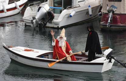 Sv. Nikola do Pule čamcem, u Mirkovcima je darovao i starije