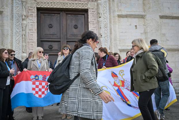24sata Mnogobrojni hodočasnici pohodili su grad Assisi povodom obljetnice smrti Franje Asiškog