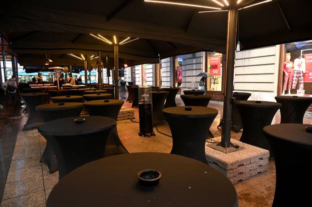 Zagreb: Pripreme ugostitelja u centru grada povodom Badnjaka