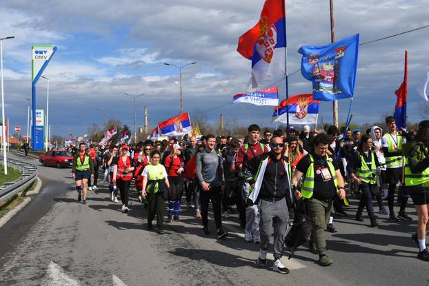 Od Niša i juga zemlje pa sve do Pančeva: Studenti su pješice krenuli prema Beogradu