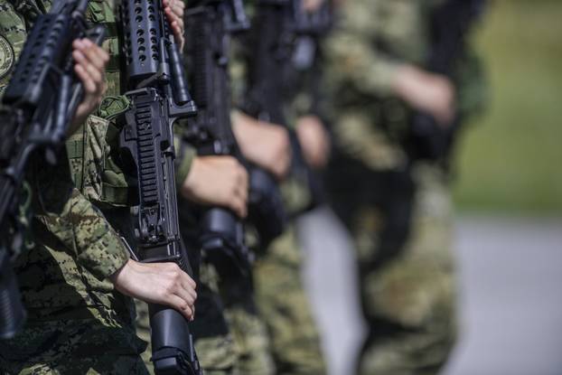 Velika Gorica: Uvježbavanje pješačkih postroja Hrvatske vojske za svečani vojni mimohod