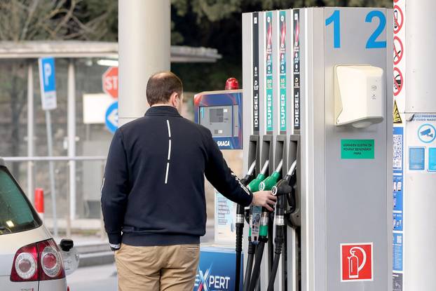 Zagreb: Prijeti poskupljenje goriva, Vlada sazvala sjednicu