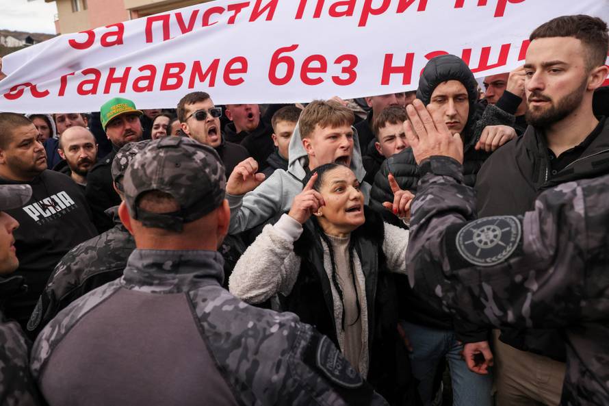 Fire in a night club resulting in casualties, in Kocani