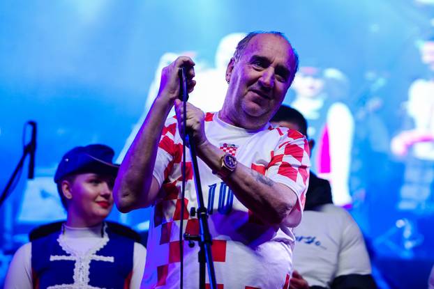 Zadar: Livaković i Erlić na bini u društvu Mladena Grdovića pjevali okupljenima