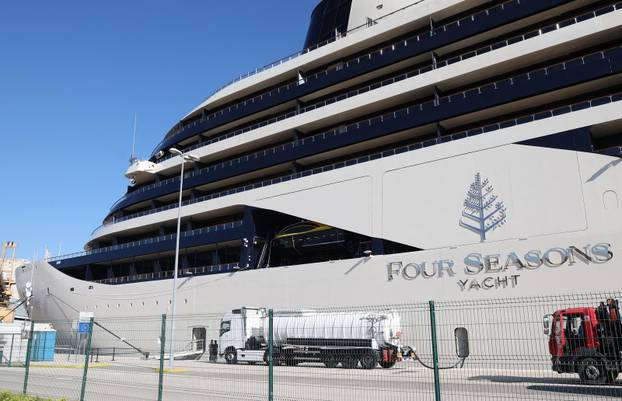 Šibenik: U šibenskoj luci usidrio se najluksuzniji kruzer na svijetu Four Seasons 