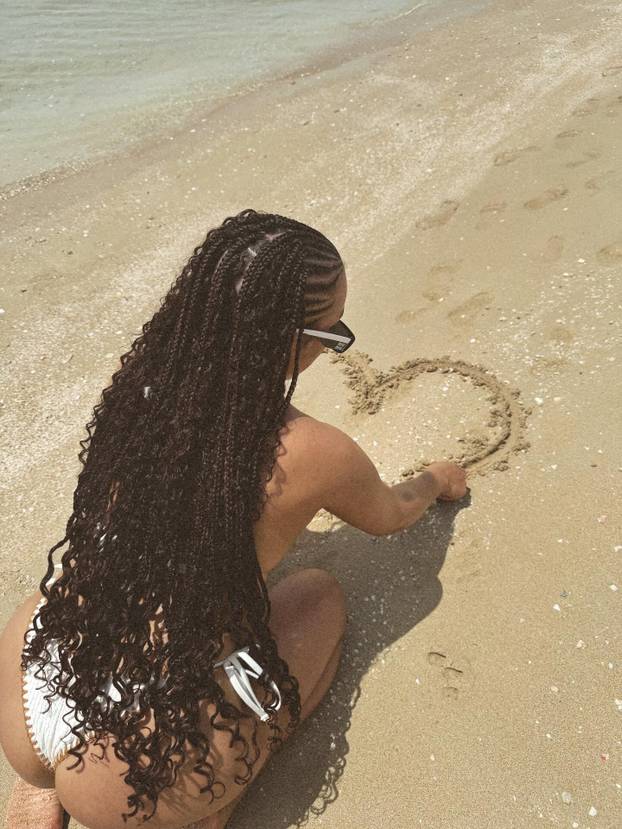 Zvijezda Galatasaraya kaže da mu izgled nije bitan. Pogledajte kako izgleda njegova djevojka