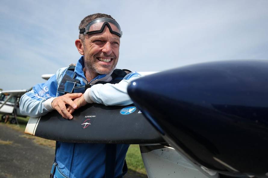 Šebalj skočio iz aviona: Koji stres, koji adrenalin! Ali ipak, ljubim zemlju po kojoj hodam