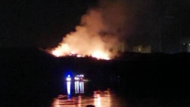 VIDEO Požar u Splitu nakon slavlja, gorjeli otpad i raslinje