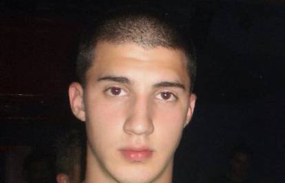 Pucali u kuću brata policajca koji je ubio Ivana Mamića (18)