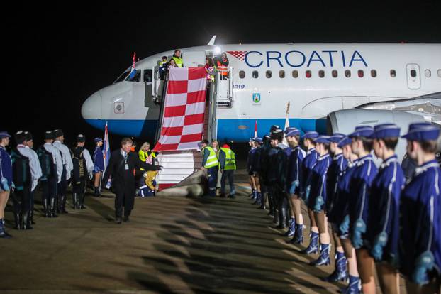 Avion s Vatrenima sletio u Zračnu luku Franjo Tuđman 