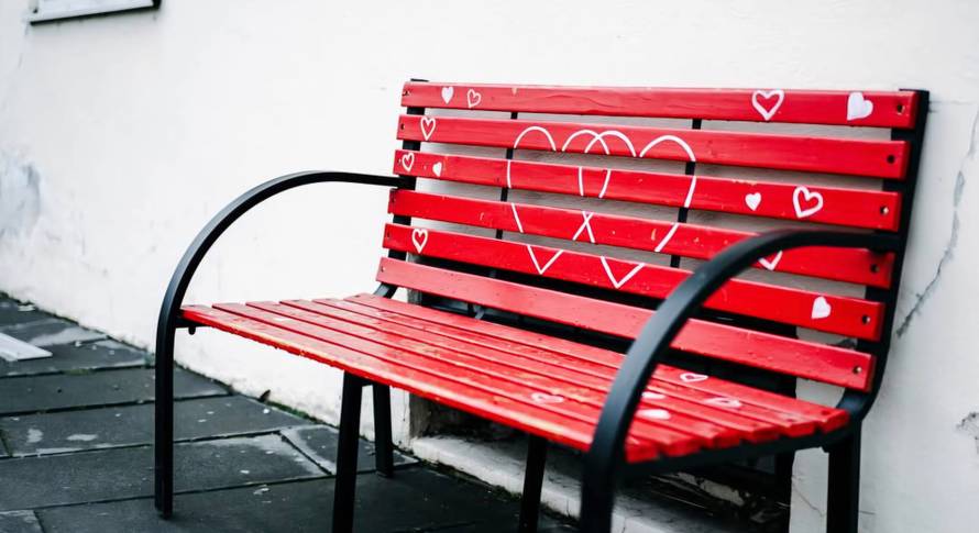 Svi fotkaju Love Park: Mladi Virovitičani pomogli urediti gradski park za Valentinovo