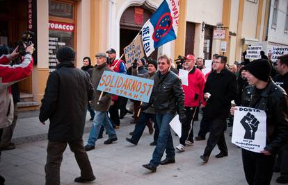 Više od tisuću građana tražilo ostavku Vlade diljem Hrvatske