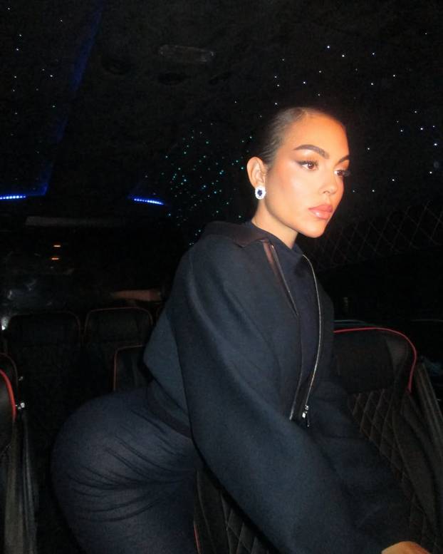 Georgina, pa gdje su ti hlačice? Atraktivna manekenka mamila je poglede ulicama New Yorka...