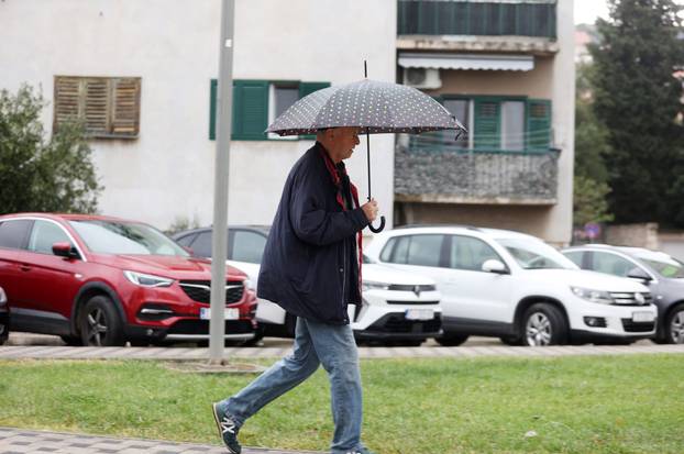 Šibenik: U Šibeniku pada kiša