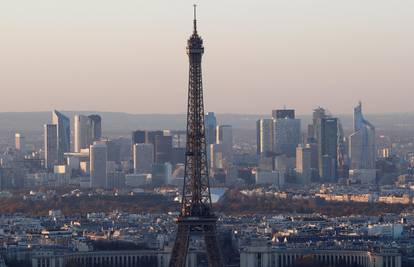 Završila drama: Uhitili čovjeka koji se popeo na Eiffelov toranj