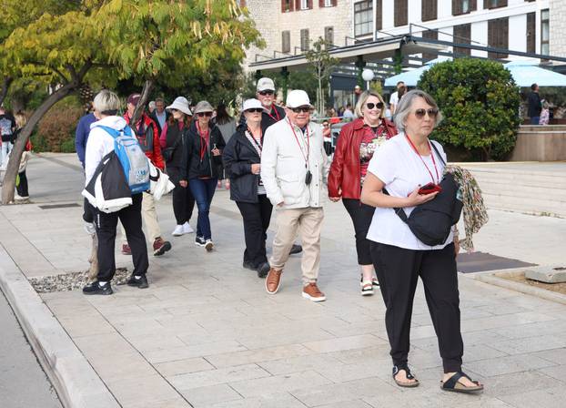 Šibenik prepun grupa turista