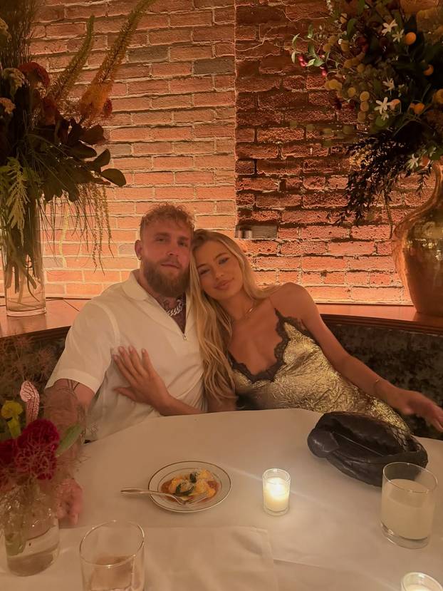 FOTO Voli pozirati bez gaćica, a sad i bez grudnjaka. Jutta je opet izbezumila obožavatelje
