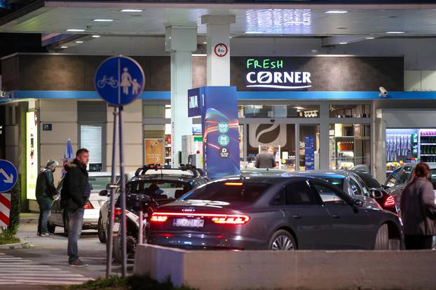 Zagreb: Gužva na benzinskim postajama zbog poskupljenja naftnih derivata
