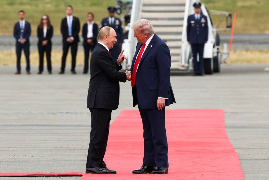 Rukovanje Trumpa i Putina