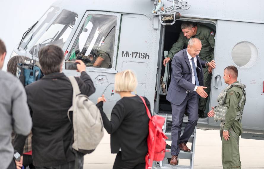 U vojarni âPukovnik Marko Å½ivkoviÄâ odrÅ¾an promotivni let u sklopu prezentacije remonta helikoptera Mi-171 Sh