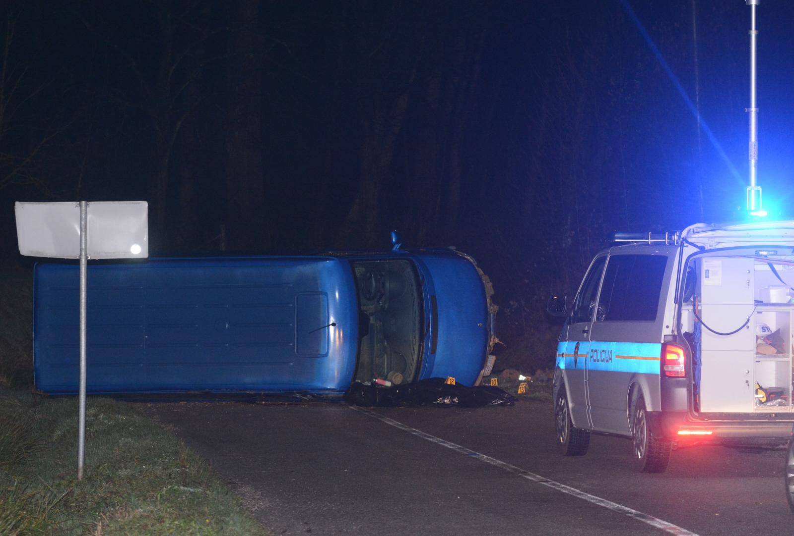 MadÅ¾ari: Jedna osoba poginula u prevrtanju kombija