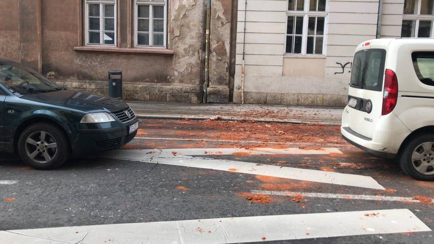 Uživo iz Petrinje: Poginulo je 7 ljudi, grad je u ruševinama...