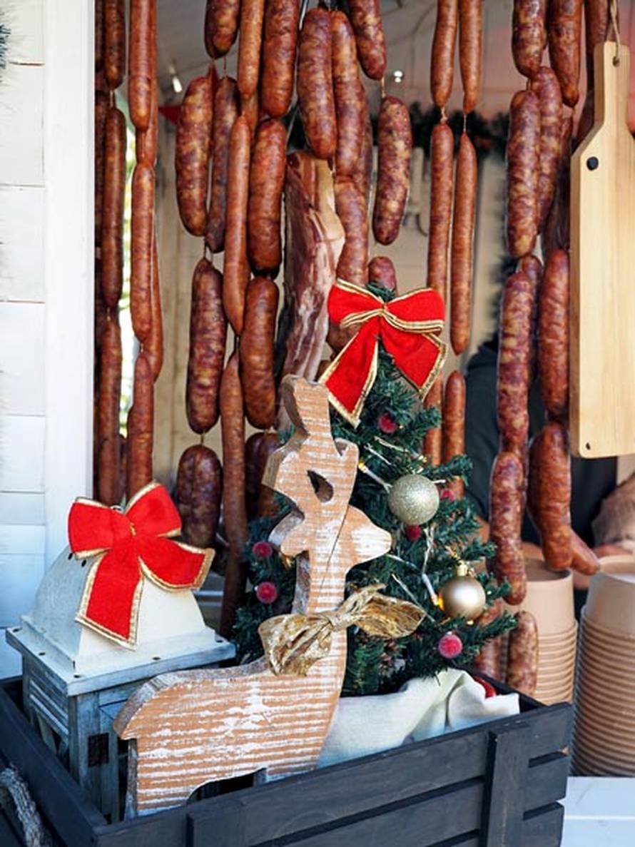 Advent u Rijeci obasjava čak 12 kilometara srebrnih lampica