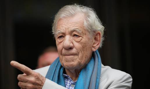 Ian McKellen završio u bolnici nakon pada s pozornice